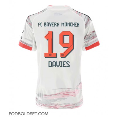 Bayern Munich Alphonso Davies #19 Udebanetrøje Dame 2025-26 Kortærmet Bayern Munich Alphonso Davies #19 Udebanetrøje Dame 2025-26 Kortærmet